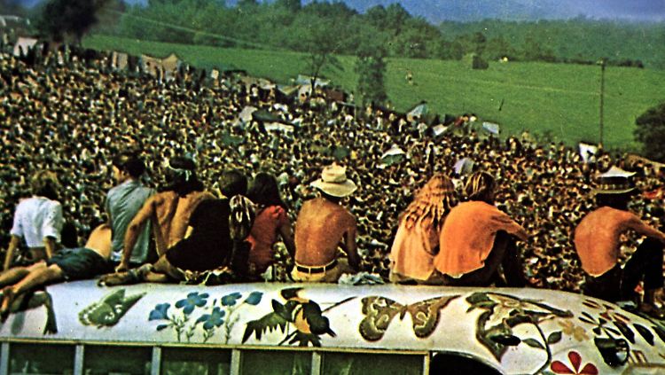 Schätzungsweise 400.000 meist junge Leute kamen zum "Woodstock Music and Art Festival" im August 1969, etwa doppelt so viele wie geplant. Wenn man hier überhaupt von Planung sprechen kann - es war viel Improvisation im Spiel.
