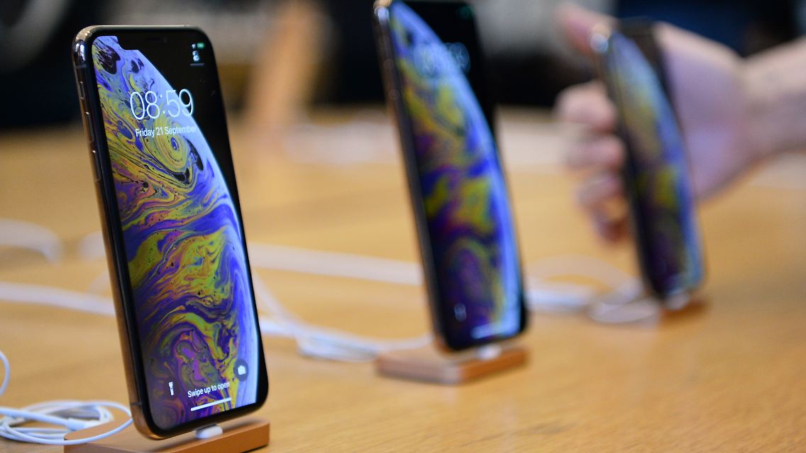 Anfang November hatte Apple bereits den Markt mit der Ankündigung geschockt, dass die Umsätze im wichtigen Weihnachtsquartal vermutlich niedriger als an der Wall Street erwartet ausfallen würden.