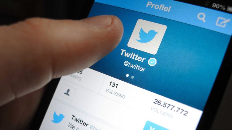 Wer hinter den Fake-Accounts stand, teilte Twitter nicht mit.