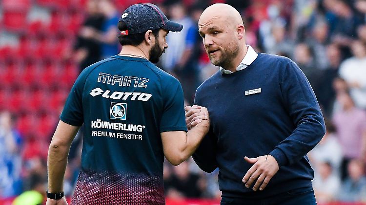 Kritiker bei Mainz 05 richten ihren Unmut oft auf Trainer Sandro Schwarz (l.) und Sportvorstand Rouven Schröder.