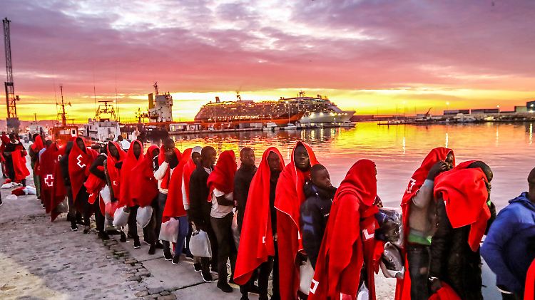 Einwanderer aus Nordafrika haben es in den Hafen von Malaga (Spanien) geschafft.