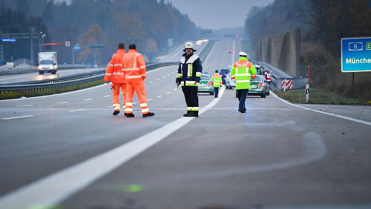 Auf der A8 bei Holzkirchen kracht ein 55-jähriger Falschfahrer in das Auto eines 54-jährigen Münchners.
