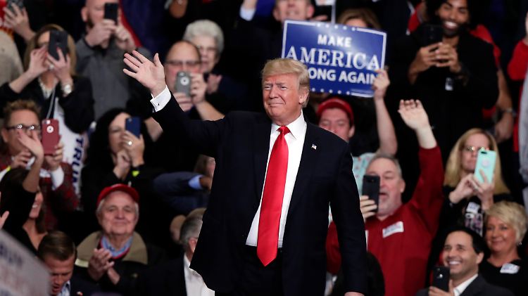 Trumps Fans halten zu ihm, seine Veranstaltungen sind weiterhin gut besucht.