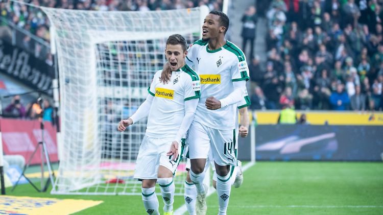 Torschütze und Assistgeber vereint. Thorgan Hazard (l.) und Alassane Plea.