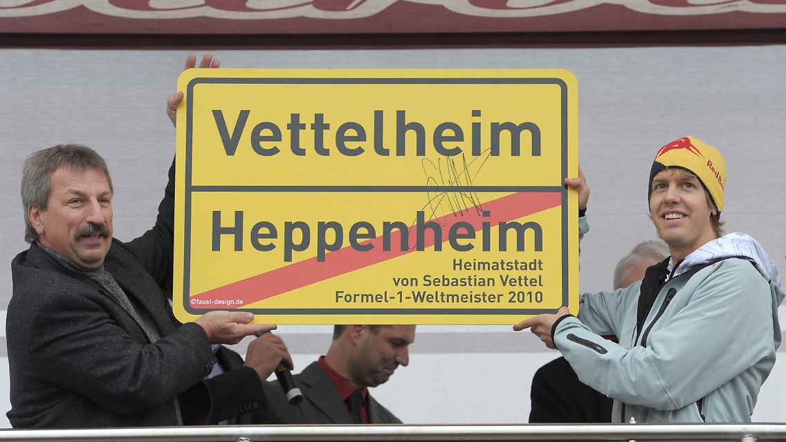 Bürgermeister Gerhard Ebert, links, hofft auf den Werbeeffekt.