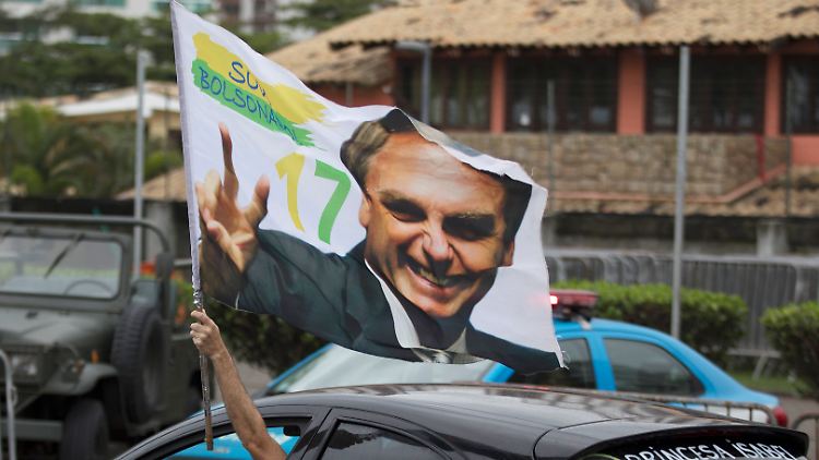 Brasiliens künftiger Präsident Bolsonaro weiß bereits, wie er es kritischen Medien schwer machen wird.