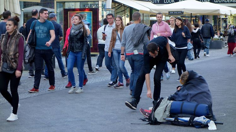 "Die Lebenswelten von Armen, Mittelschicht und Reichen fallen immer weiter auseinander", warnt Sozialforscherin Dorithee Spannagel. 