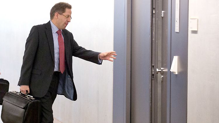 Hans-Georg Maaßen muss seinen Hut nehmen.