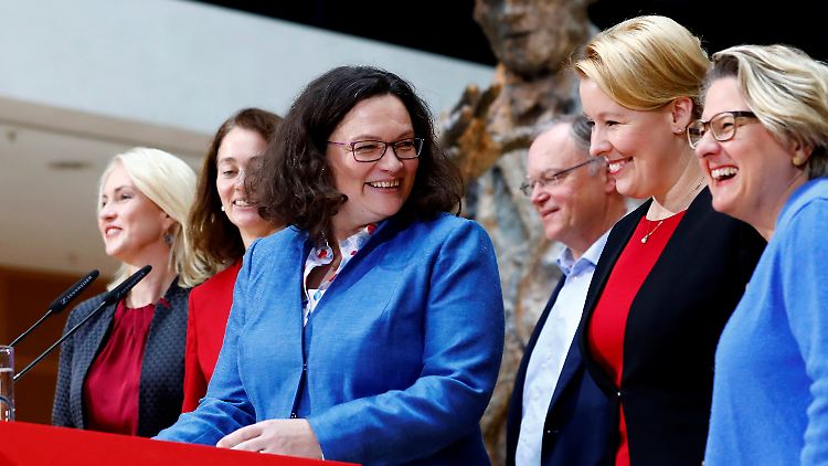 Beste Laune bei der SPD-Führung - aber warum noch gleich?