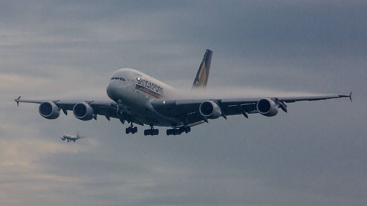 Im Landeanflug: Der A380 hat die großen kommerziellen Hoffnungen nicht erfüllt. Viele Fluggesellschaften dürften ihre Maschinen in den kommenden Jahren an die Fondsgesellschaften zurückgeben. 