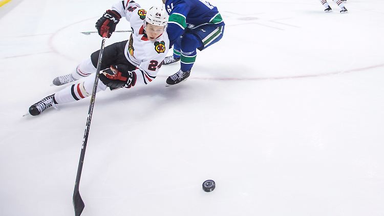 Rookie Dominik Kahun (l.) hat sich in der NHL überraschend schnell etabliert.