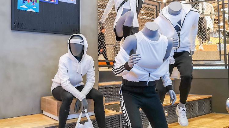 Weltmarke mit drei Streifen: Adidas rechnet mit mehr Gewinn.