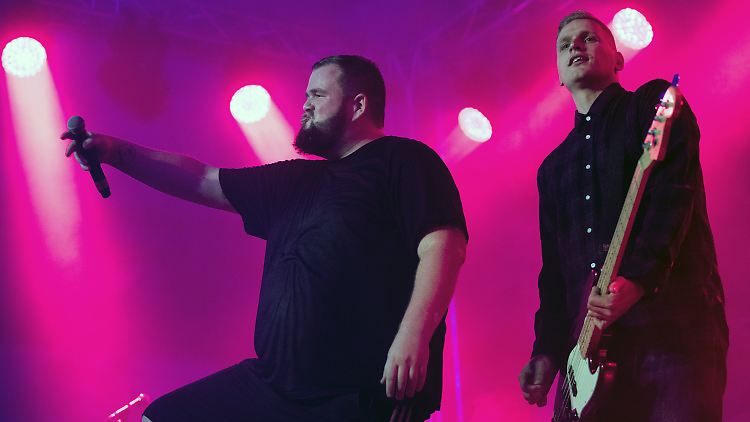 Fanden es wichtig, "den Nazis zu zeigen, dass man nicht vor ihnen einknickt": Feine Sahne Fischfilet beim Auftritt in Dessau.