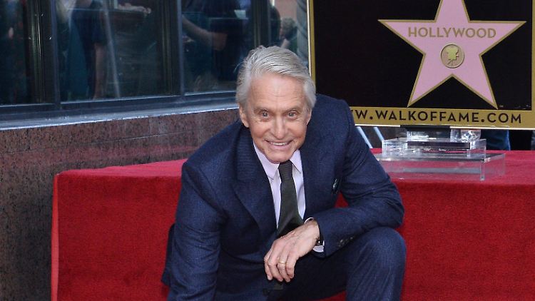 Glückwunsch zum Stern: Michael Douglas.