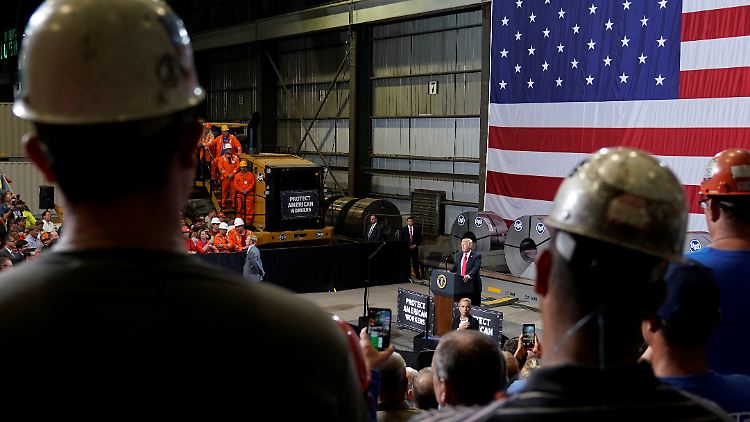 Trumpnomics: Unternehmen stellen sich darauf ein, dass der populistische Wirtschaftskurs des US-Präsidenten aus überhitzender Konjunkturpolitik, mit hohen Ausgaben und Schulden bei gleichzeitigen Steuersenkungen und Protektionismus langfristig bleiben wird. 
