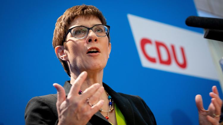 Annegret Kramp-Karrenbauer gilt als eine der aussichtsreichsten Bewerberinnen für den CSU-Vorsitz.