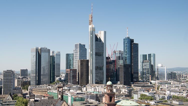 Spätfolgen in der Quartalsbilanz: Der Verkauf des Commerzbank-Hochhauses in Frankfurt am Main lässt das aktuelle Zwischenergebnis blass aussehen.