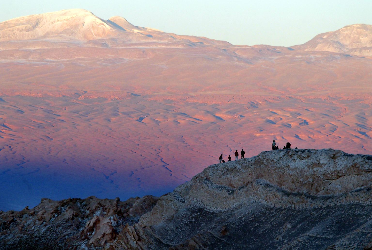 In der Atacama-Wüste in Chile gibt es das größte Lithium-Vorkommen der Welt. Das Alkalimetall ist eine Schlüsselkomponente für die Herstellung von Lithium-Ionen-Batterien. 
