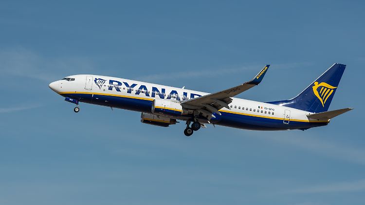 Auf Kabinenpersonal in Deutschland von Ryanair wird nun deutsches Arbeitsrecht angewandt.