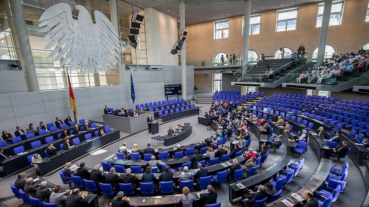 Im Bundestag sperren sich Grüne und Linke gegen die Einstufung der Maghreb-Staaten als sichere Herkunftsländer.