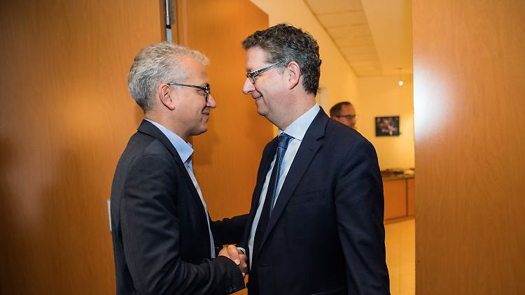 Thorsten Schäfer-Gümbel (r.) will gemeinsam mit Tarek Al-Wazir die schwarz-grüne Regierung mit einer Ampelkoalition ablösen. 