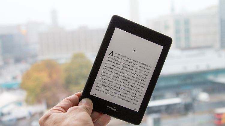 Amazons neuer Kindle Paperwhite ist noch etwas leichter als der Vorgänger.