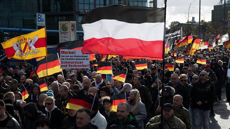 Der Verein Wir für Deutschland war schon am Tag der Einheit durch Berlin gezogen. Unter den Demonstranten: gewaltbereite Neonazis.