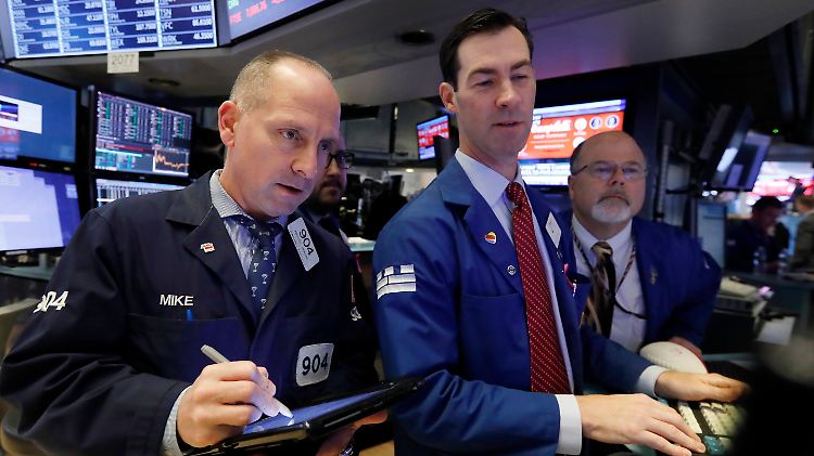 Trader bei der Arbeit an der Wall Street.