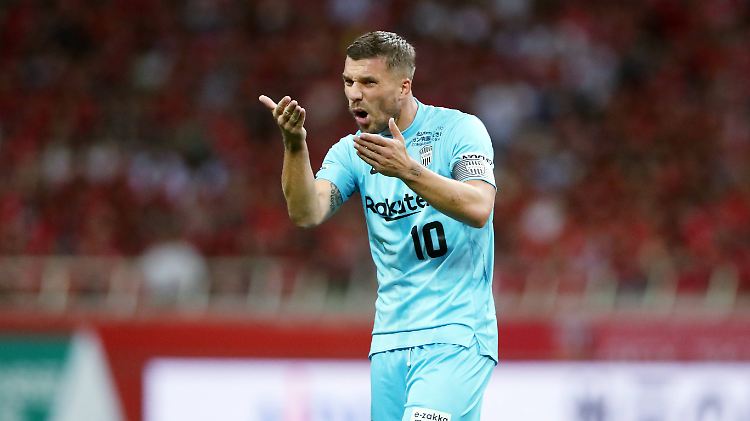 Lukas Podolski muss nach der Nullnummer im Abstiegskampf weiter um den Klassenerhalt bangen.
