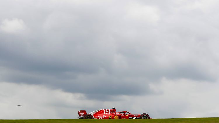 Glänzende Leistung vor grauen Wolken: Sebastian Vettel im Abschlusstraining zum Großen Preis von Brasilien.