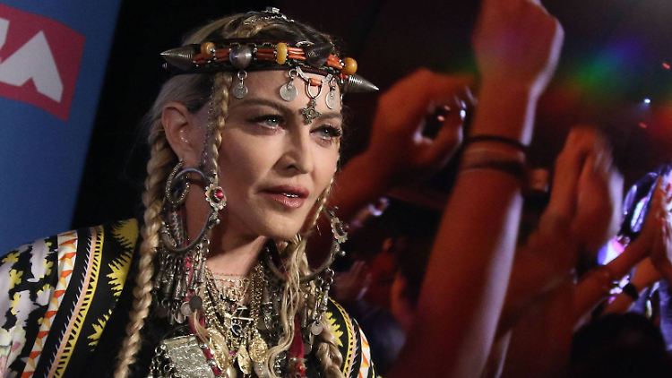 Madonna mag nicht nur ungewöhnliche Outfits, sondern auch ungewöhnliche Tischmanieren.
