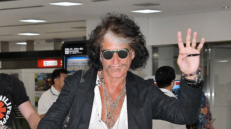 Der 68-jährige Rockgitarrist litt nach dem Auftritt in New York plötzlich unter Atemnot. 
