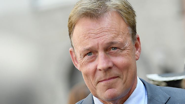 "Es ist nicht souverän, Zeit zu schinden", sagt Thomas Oppermann über Horst Seehofers Pläne.