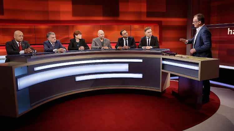 Plasbergs Gäste: Michael Kuhr, Herbert Reul, Petra Leister, Olaf Sundermeyer, Ahmad Omeirat und Burkhard Benecken (v.l.).