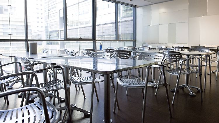 Keiner da: Heimarbeiter lassen kein Geld in Cafeterien und Kantinen.