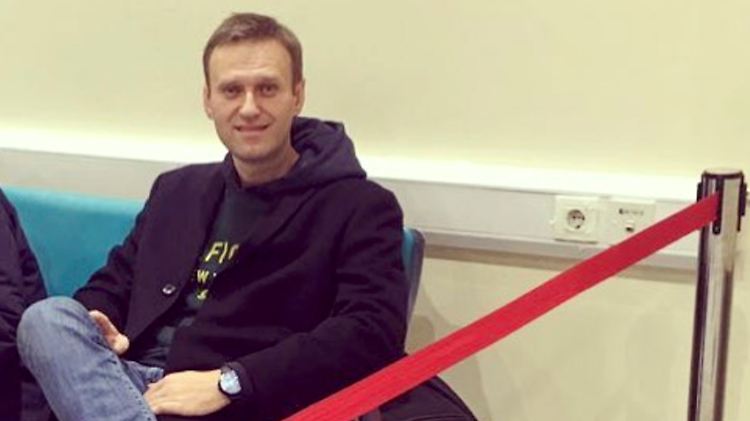 Zur Ausreise kommt es dann doch nicht: Nawalny am Flughafen in Moskau.