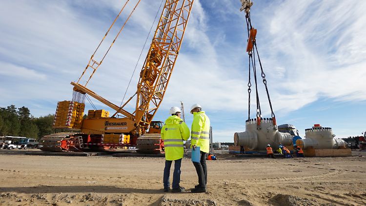 Der Bau der Gasleitung durch die Ostsee hat bereits begonnen und soll Ende 2019 fertig sein.
