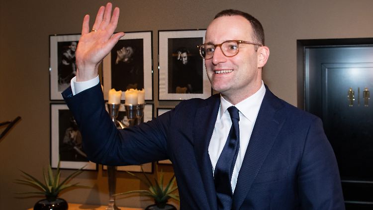 "Angesichts der aktuellen Lage können wir nicht nur auf 'Weiter-so' und Kontinuität setzen", wirbt Jens Spahn für sich.