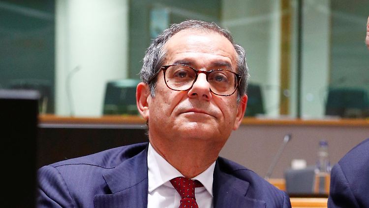 Das ist der Mann, der die Finanzierung teurer Wahlversprechen einer Links-Rechts-Koalition in Brüssel erklären muss: Italiens Finanzminister Giovanni Tria.