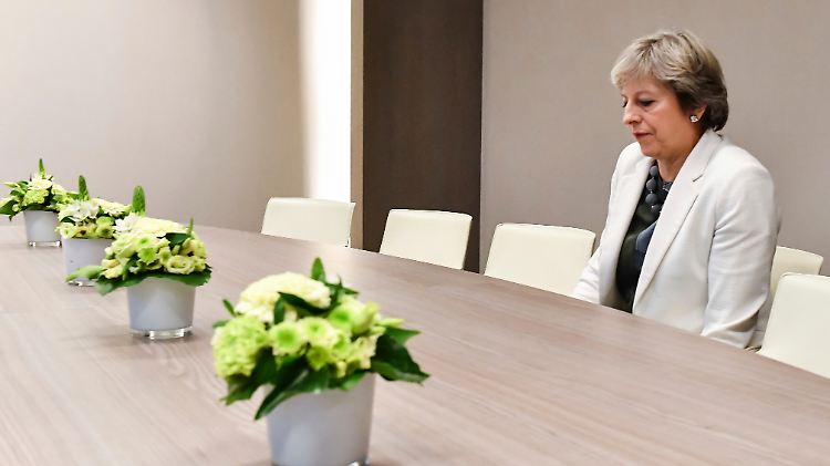 Ein einsamer Kampf: Premierministern May steht die schwerste Aufgabe noch bevor.