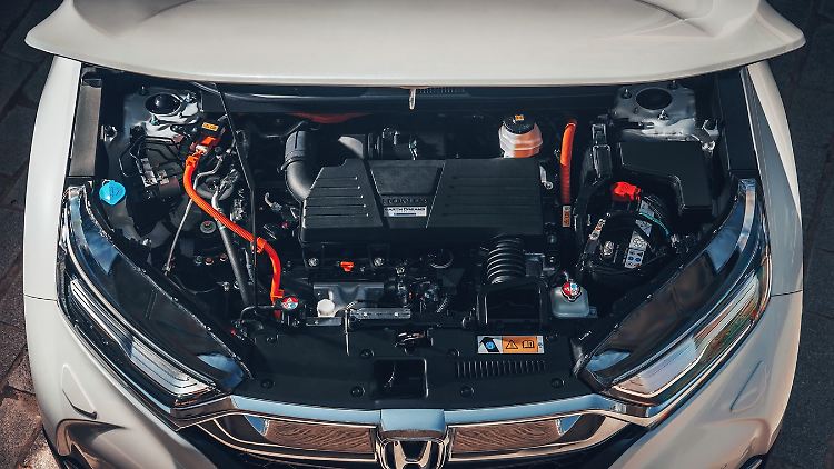 Unter der Haube des Honda CR-V Hybrid der 2,0 Liter Benziner mit 145 PS, der vorrangig als Ladestation für den Akku fungiert.