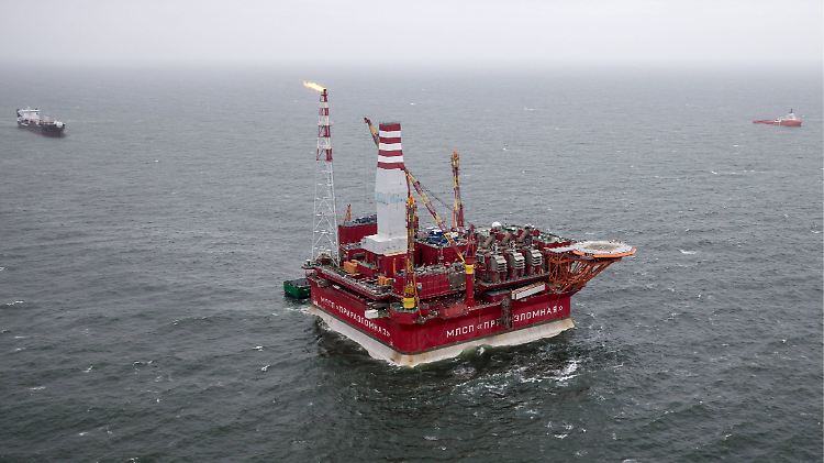 Russische Ölplattform in der Petschorasee.