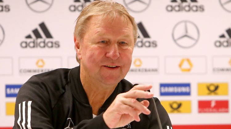 Horst Hrubesch fliegt jetzt erstmal nach Neuseeland.