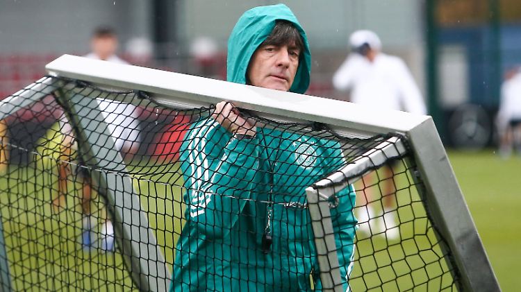 Symboldbild Anpacken: Joachim Löw.