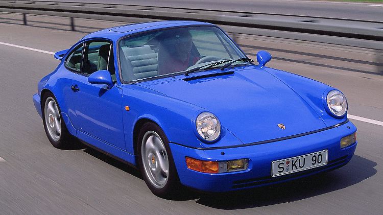 Der 911 Carrera 2/4 Coupé (Typ 964) mit 3,6 Liter-Boxermotor begeisterte die Sportfahrer.