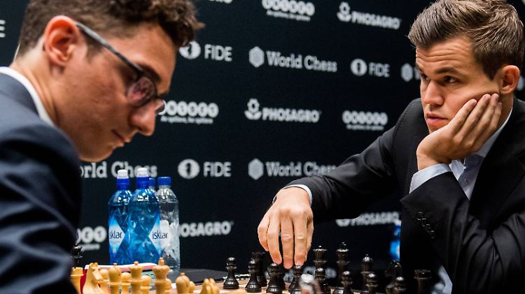 Magnus Carlsen kann sich jetzt offenbar mithilfe eines Videos auf die Züge seines Gegners Fabiano Caruana einstellen.
