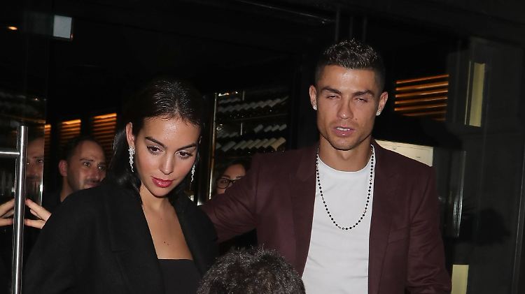 Dass Ronaldo guckt, wie er guckt, liegt nicht am teuren Wein. Den hatte er bereits am Vorabend bestellt.
