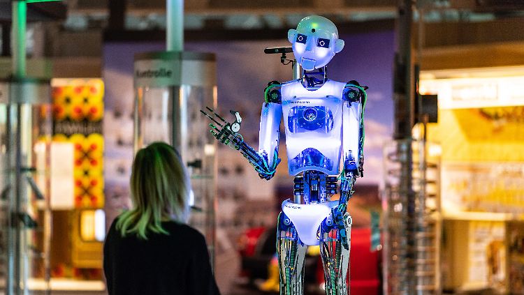 Mit den Investitionen sollen unter anderem 100 neue Professuren für Künstliche Intelligenz finanziert werden.
