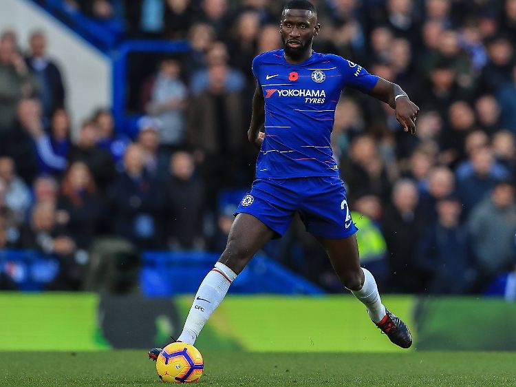 Dem FC Chelsea rund um den deutschen Nationalspieler Antonio Rüdiger droht angeblich eine zweijährige Transfersperre.