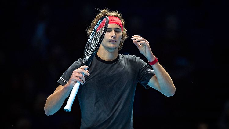 Alexander Zverev kämpft beim Saisonfinale in London nicht nur mit seinen Tennisgegnern.